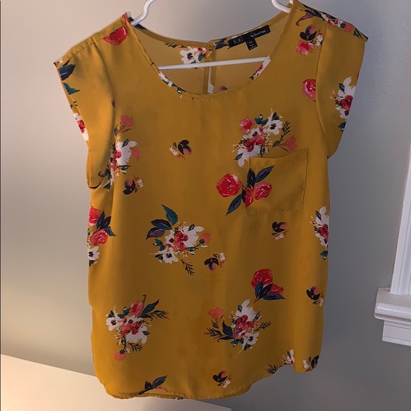 Yellow floral top - Picture 2 of 5